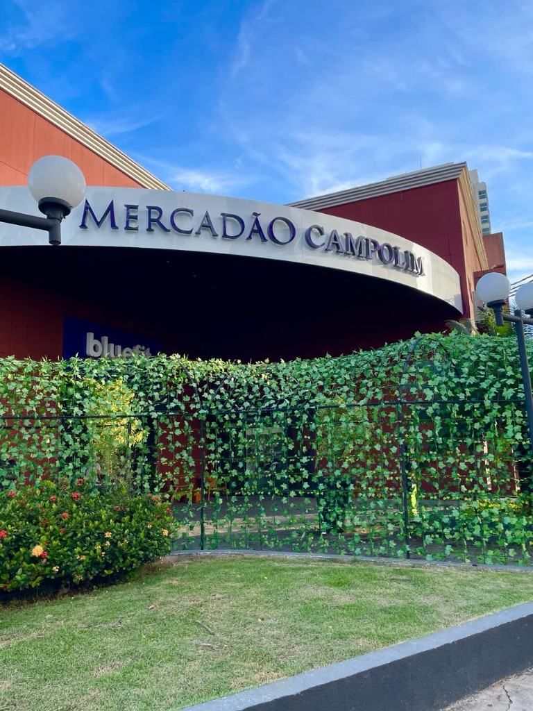Entrada principal do Mercadão Campolim